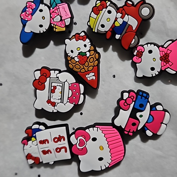 Hello Kitty 🎁 Croc Charms set of 10 - Picture 3 of 4